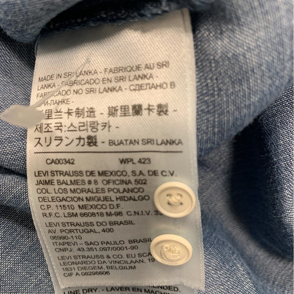 Levis Denim Shirt in Blue Wash Size XS - Picture 6 of 6